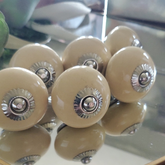 COPY - P15 Pastel Yellowr Decorative Knobs - Picture 4 of 8
